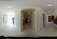 Elegantes Wohnen im Grünen! Neuwertiges Dreifamilienhaus in erhöhter Ruhelage