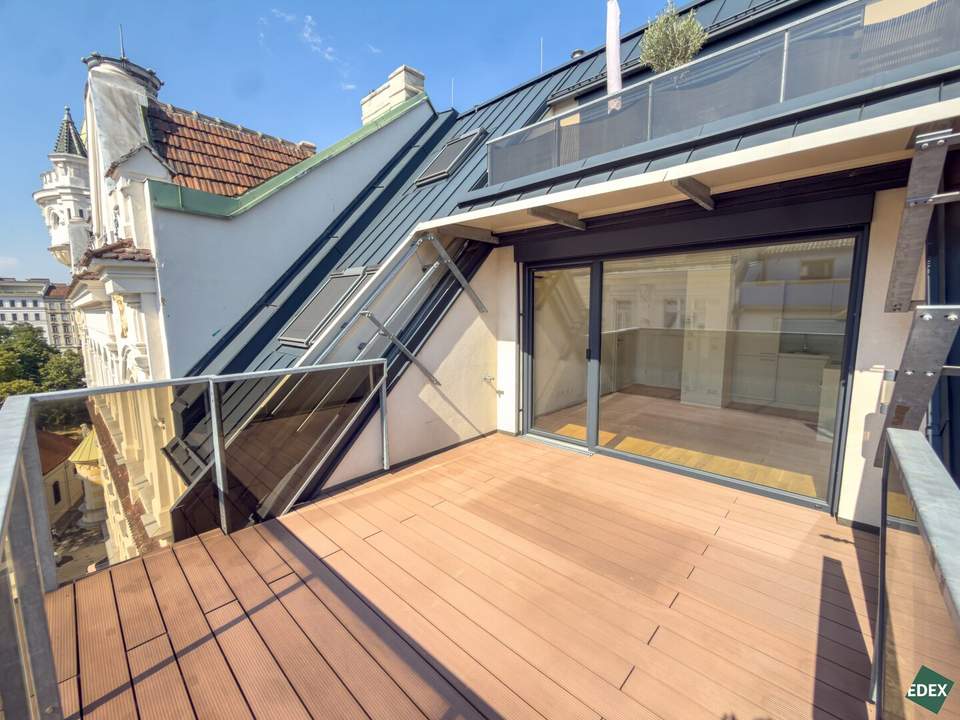 Schöne 2-Zimmer-DG-Wohnung mit Terrasse und Klimaanlage