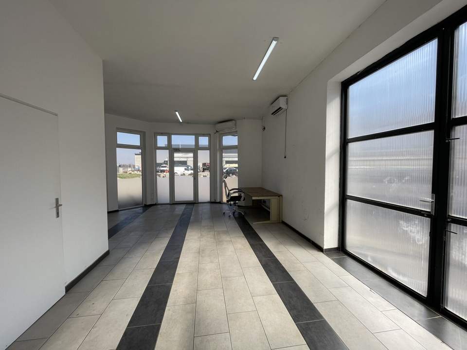 PROVISIONSFREI!!! Sehr schöne, sonnige Halle, Lager, Werkstatt mitten in Areal200 in Sollenau SR3