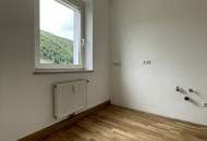 Wohnen im Einklang mit der Natur: modernisierte 2-Zimmer-Wohnung in Grünburg mit durchdachter Raumaufteilung und hochwertiger Bodensanierung! Entdecken Sie das volle Potential dieser Wohnung mit KI-gestützter Visualisierung!