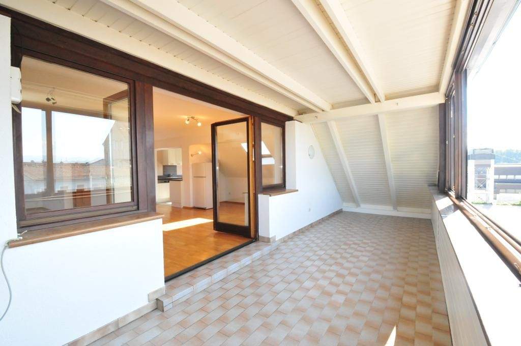 Lichtdurchflutete Dachgeschosswohnung mit 27 m² Aussichts-Loggia und PKW-Garage; PROVISIONSFREI
