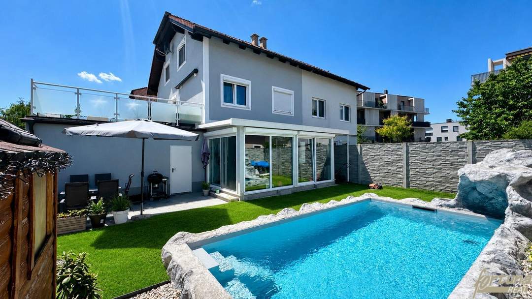 Doppelhaushälfte in ruhiger Wohnstraße mit Garten und Pool!
