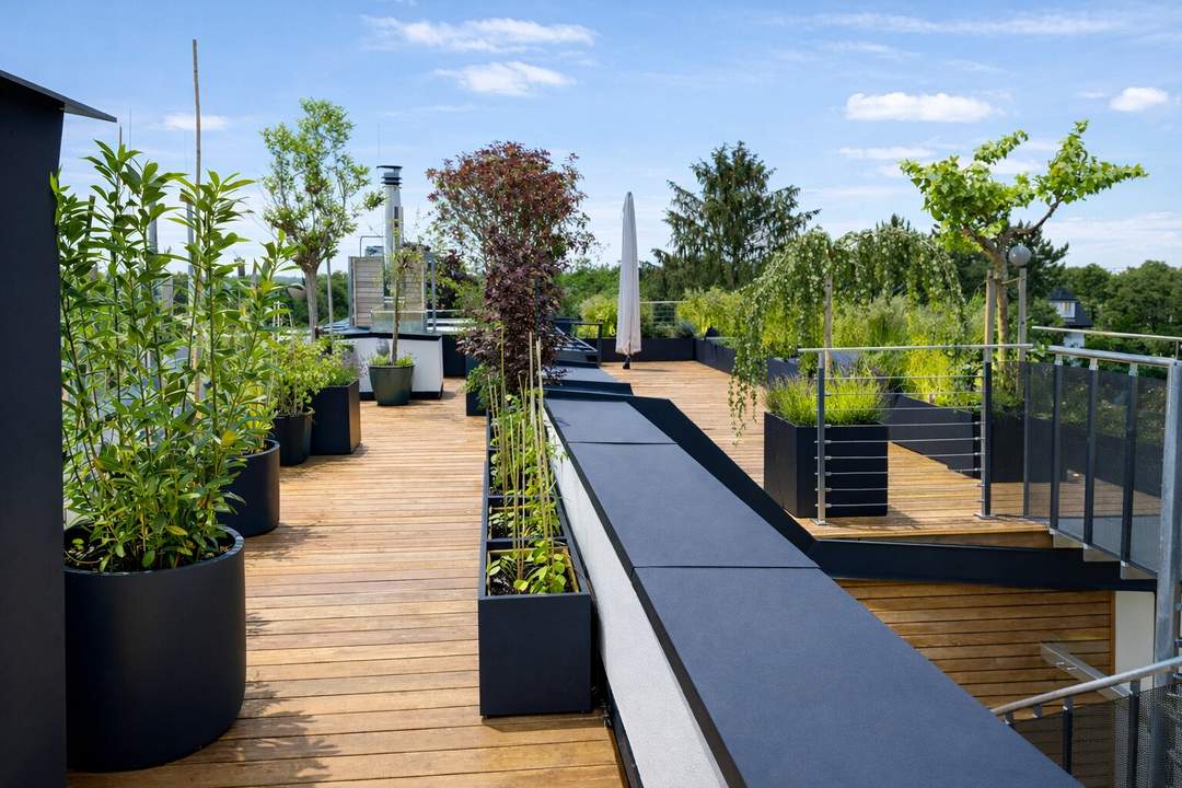 LUXURY PENTHOUSE MAISONETTE