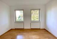 FÜR SINGLES ODER PAARE MIT FIXEM EINKOMMEN - GROSSZÜGIGE WOHNUNG MIT TERRASSE