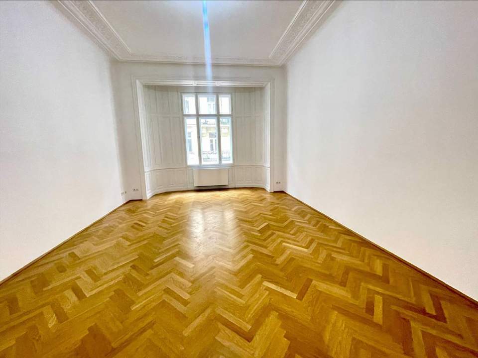 Repräsentative Altbau-Eleganz mit privatem Balkon zu mieten: Ihr neuer Kanzleisitz Nähe Luegerplatz