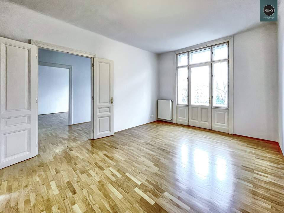 Büro: Stilvolles Altbauobjekt mit Klopfbalkon beim Währinger Schubertpark!