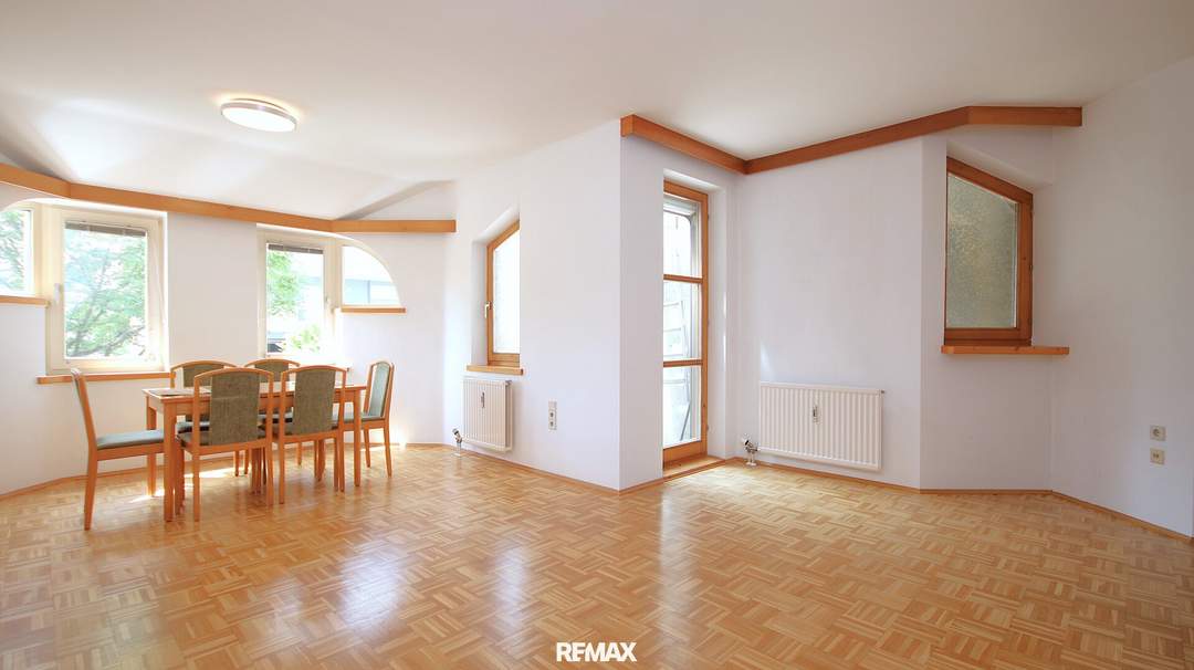 Sonnige 3-Zimmer-Wohnung mit Balkon und Tiefgaragenplatz