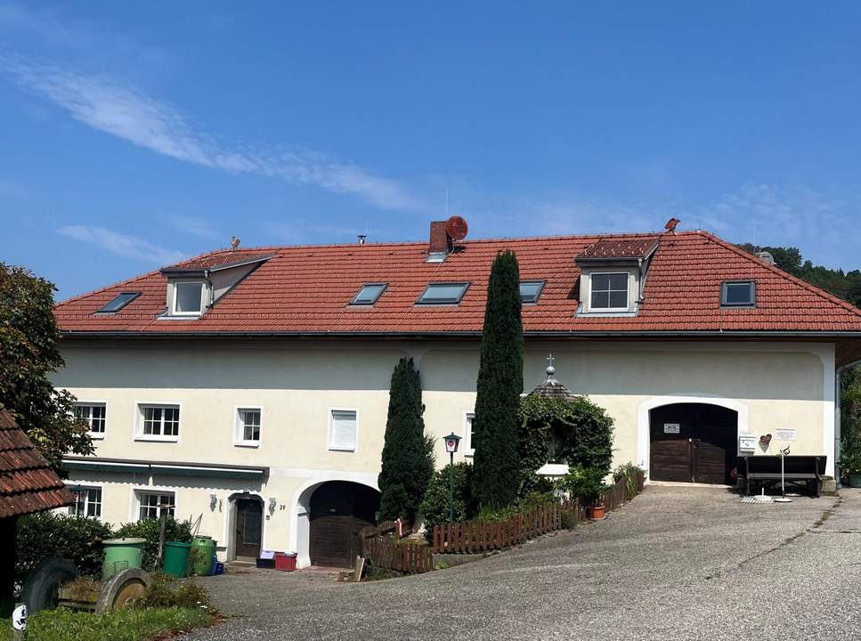 Charmante Wohnung im stadtnahen Vierkanthof mit atemberaubendem Ausblick und einzigartiger Lage!