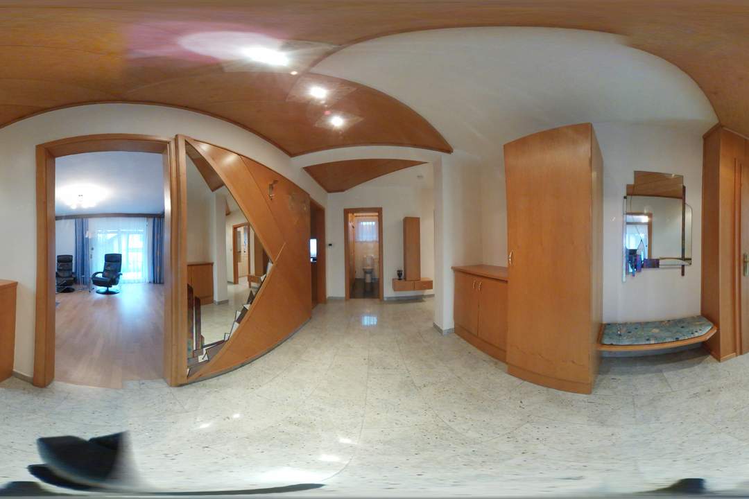 Einfamilienhaus mit Keller, Garage und Pool!