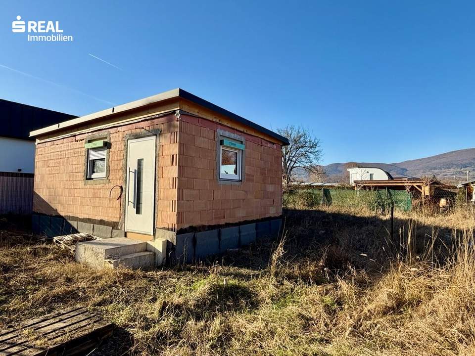Idyllisches Kleingartenhaus im Rohbau am Wiener Neustädter Kanal
