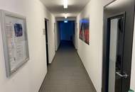 Schöne 2-Zimmer-DG-Wohnung mit Terrasse und Klimaanlage