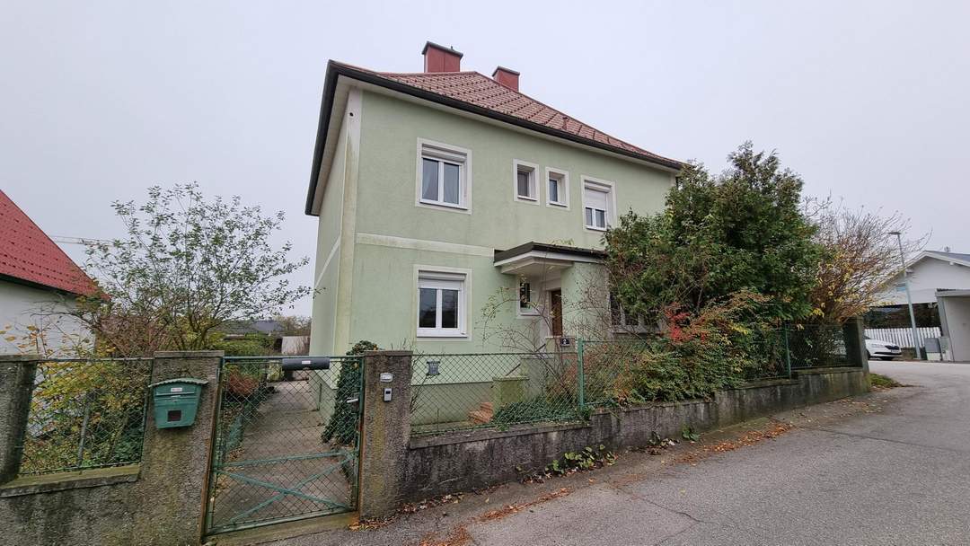 Ein-/Zweifamilienhaus in schöner Siedlungslage