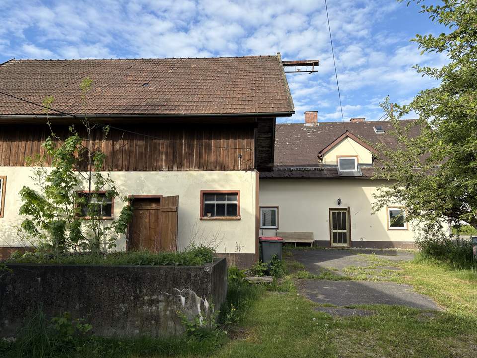 Projekt für Handwerker! Wohnhaus mit Garage, Stall & viel Potenzial