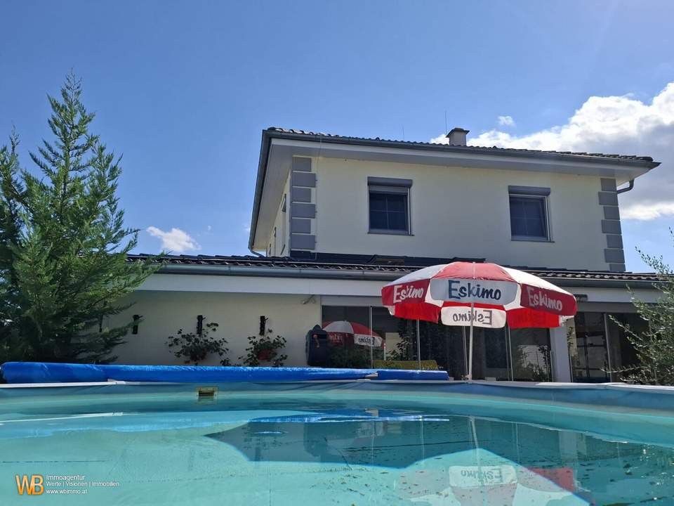 Modernes Energiesparhaus in Ruhelage mit Pool, ganztags sonnig