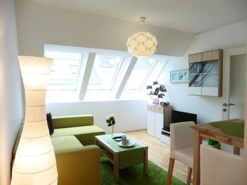 Webgasse!!! Moderne DG-Wohnung mit Klimaanlage (OHNE Möbel)