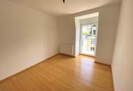 2 Zimmer DG-Wohnung - Erstbezug nach qualitativ hochwertiger Komplettsanierung - plus hof- und straßenseitige Terrasse