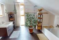 Lichtdurchflutetes Passivhaus mit Garage und Carport