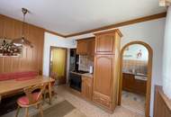 7 Zimmer Haus in Gainfarn - innen mit Renovierungsbedarf