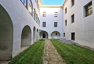 Geschichtsträchtige Schlossanlage mit historischer, beeindruckender Substanz