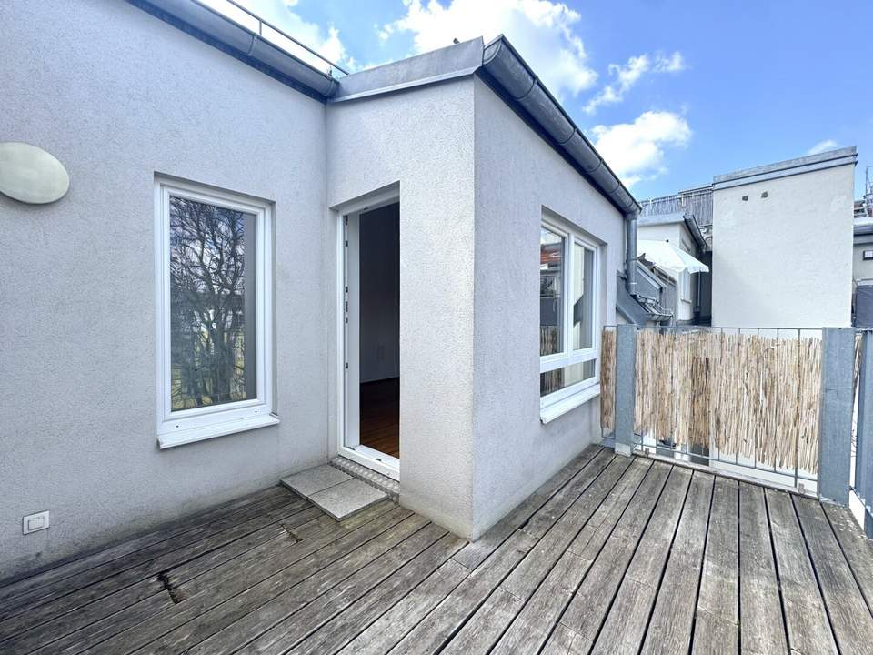 Gepflegte 2-Zimmer Dachgeschosswohnung in ruhiger aber gut angebundener Lage