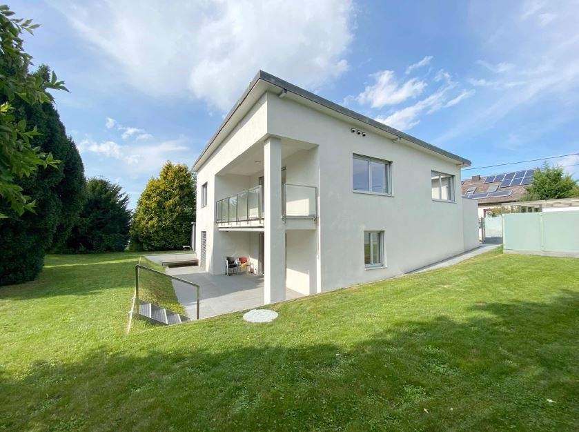 Modernes Niedrigenergiehaus über der Donau!