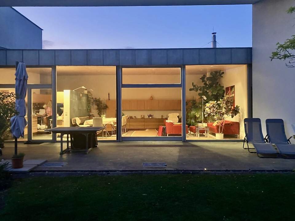 Architekten-Villa in traumhafter Landschaft – ein Rückzugsort mit höchster Wohnqualität.