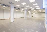 Zentrumslage | 320m² Geschäftslokal mit großen Auslagen | Kundenparkplätze vis à vis