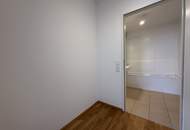Hofseitig orientierte Zwei-Zimmer-Wohnung mit Einbauküche