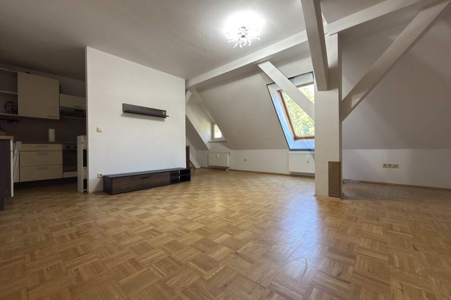 Großzügige 3-Zimmer-Wohnung mit Carport in denkmalgeschütztem Altbau, Wohnung-miete, 842,09,€, 8700 Leoben