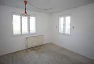 Kleines Haus mit Nebengebäude