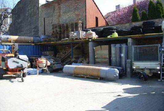 BAUGRUND MITTEN IM ZENTRUM VON STREBERSDORF mit Altbestand