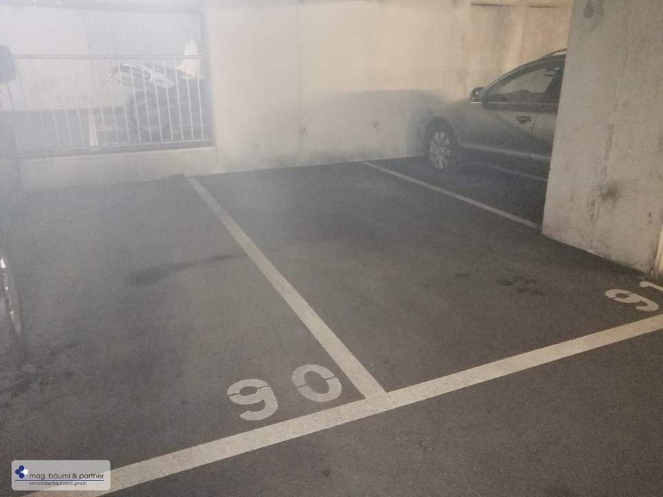 GUT ZU BEFAHRENDER TIEFGARAGENPLATZ ZU MIETEN