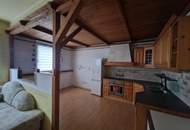 LIEBEVOLLES, SANIERUNGSBEDÜRFTIGES LANDHAUS MIT KLEINEM HOLZSCHUPPEN UND RUHIGEM INNENHOF MIT BESTER INFRASTRUKTUR UND BAHNANBINDUNG