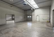 500 m² große Halle mit ca. 150 m² Bürotrakt an der Abfahrt S4 zu verkaufen