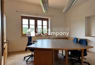 Großzügiges Wohnhaus mit Büro bzw. Ordinationsräume, top gepflegt! In 9 Minuten am Attersee!