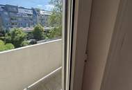Ruhige und Helle Loggiawohnung in U-Bahn nähe mit Grünblick!!!!