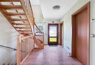 Modernes Einfamilienhaus mit Pool und Photovoltaik