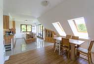 Dachgeschoßwohnung im Villenviertel Lawies – Zwei Terrassen, Doppelgarage und Wienerwald!