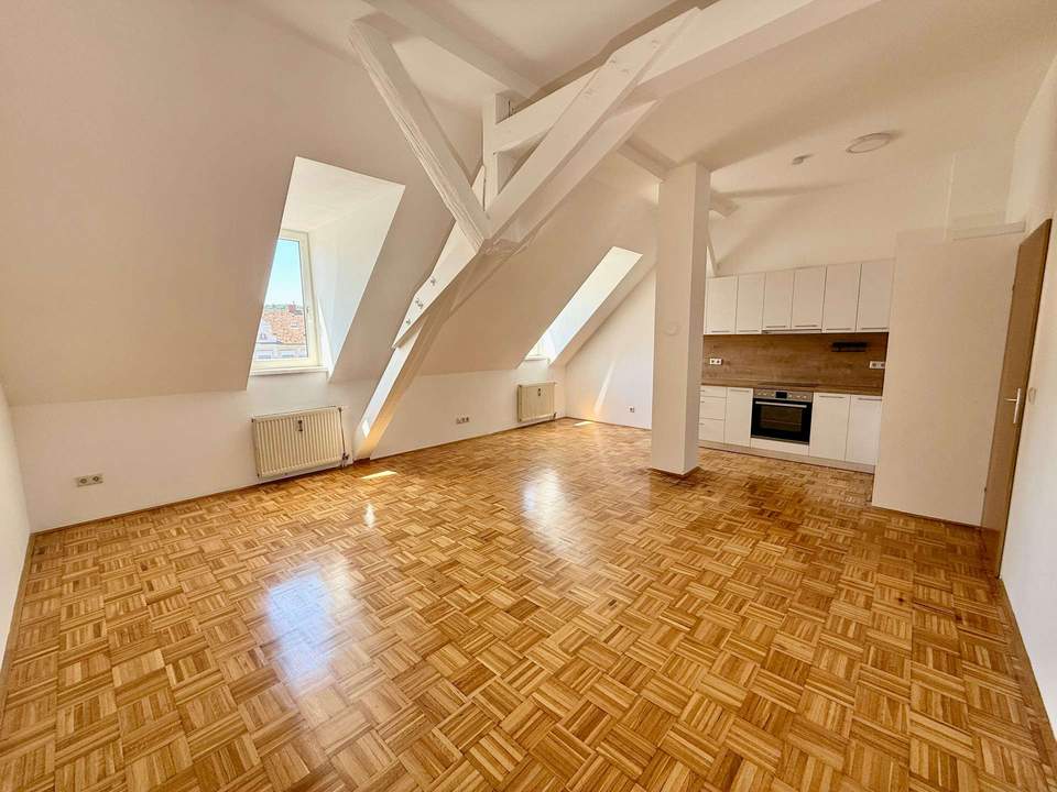 Neuer Eigentümer schafft neues Wohngefühl: Großzügige 3-Zimmer-Dachgeschosswohnung mit besonderem Charme