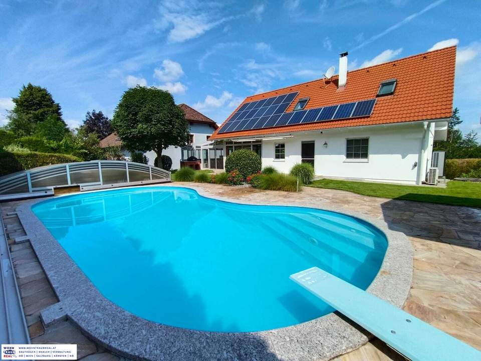 Großzügiges Wohnhaus nit herrlichem Garten und tollen POOL!