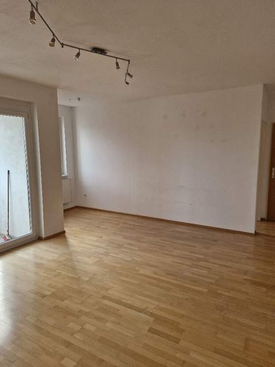 Unbefristete 3-Zimmer-Wohnung mit Loggia!