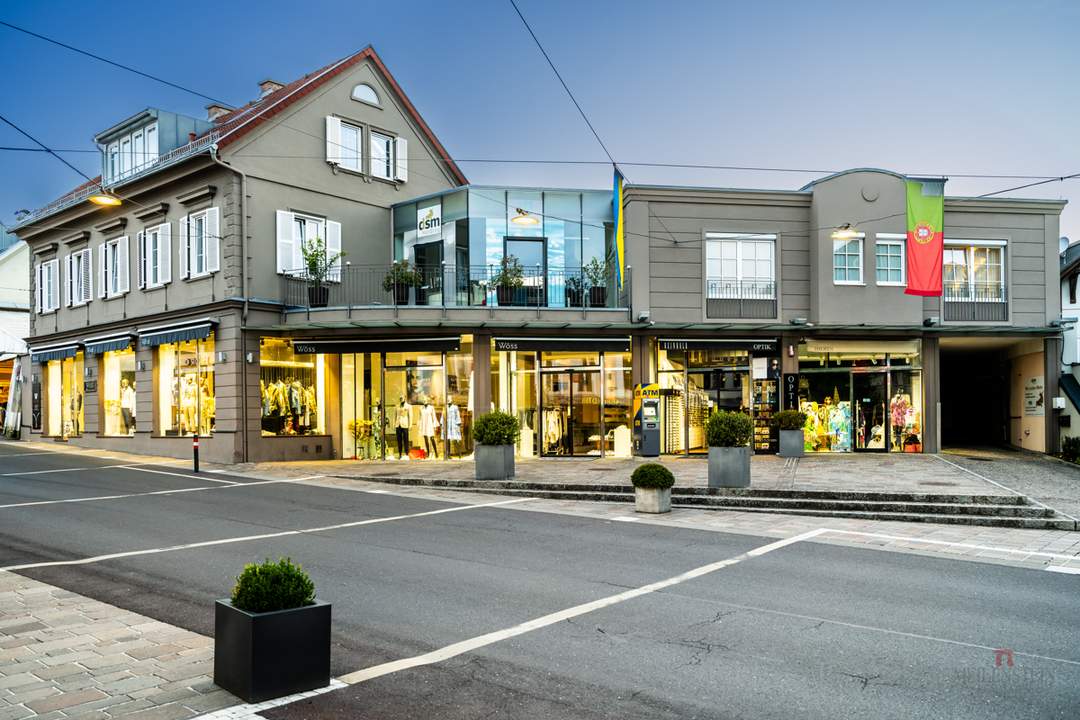 Repräsentative Büro- und Gewerbefläche mit zusätzlicher Wohneinheit im Kernzentrum von Velden