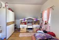 Wohnhaus mit 2 Einheiten, großer 2-stöckiger Garage und gemütlichem Garten