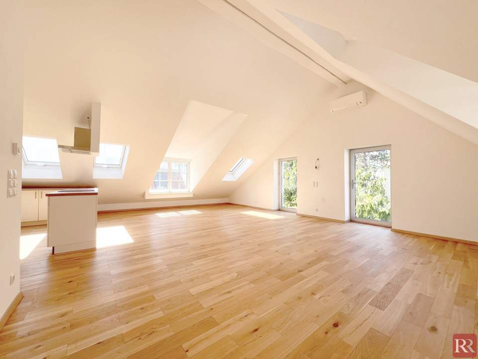 Moderne Dachgeschosswohnung mit hochwertiger Ausstattung und zentraler Lage