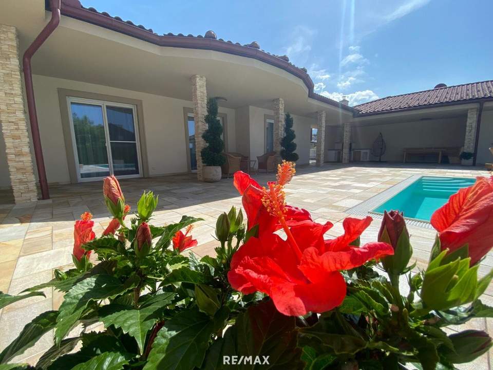 Ultimativer Luxus im Mediterranen Stil: Sensationeller Bungalow mit Pool in Exklusiver Ausstattung und Top Ruhelage, hier erfüllt sich Jeder Wohntraum