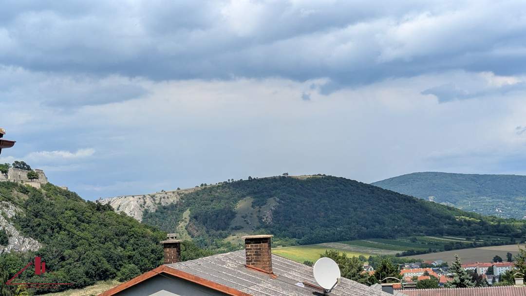 Geräumiges Wohnhaus in Ruhelage mit Fernblick - ca. 1.660m² Garten, 2 Terrassen, Pool und Garage in Hainburg an der Donau!!!