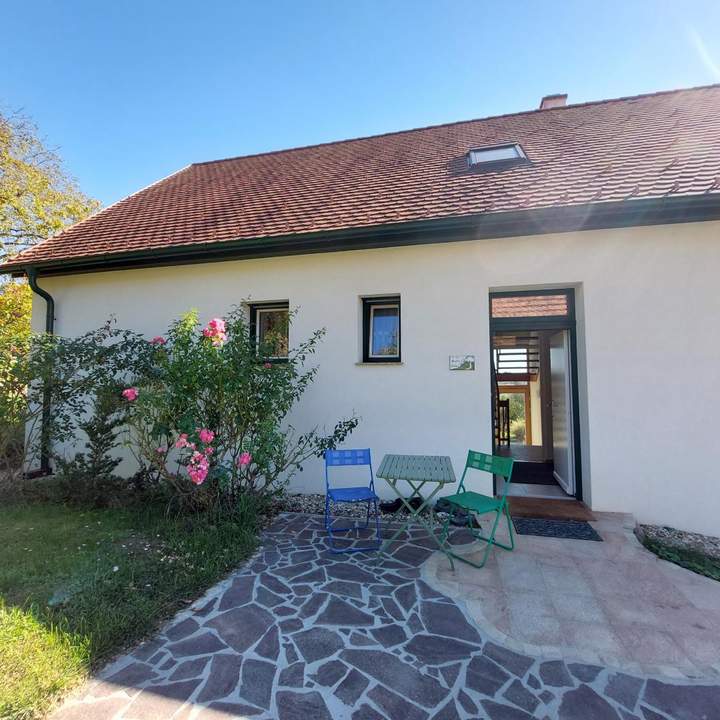 Passivhaus mit Nebengebäude, Carport, Weinkeller und großem Grund in wunderschöner Aussichtslage