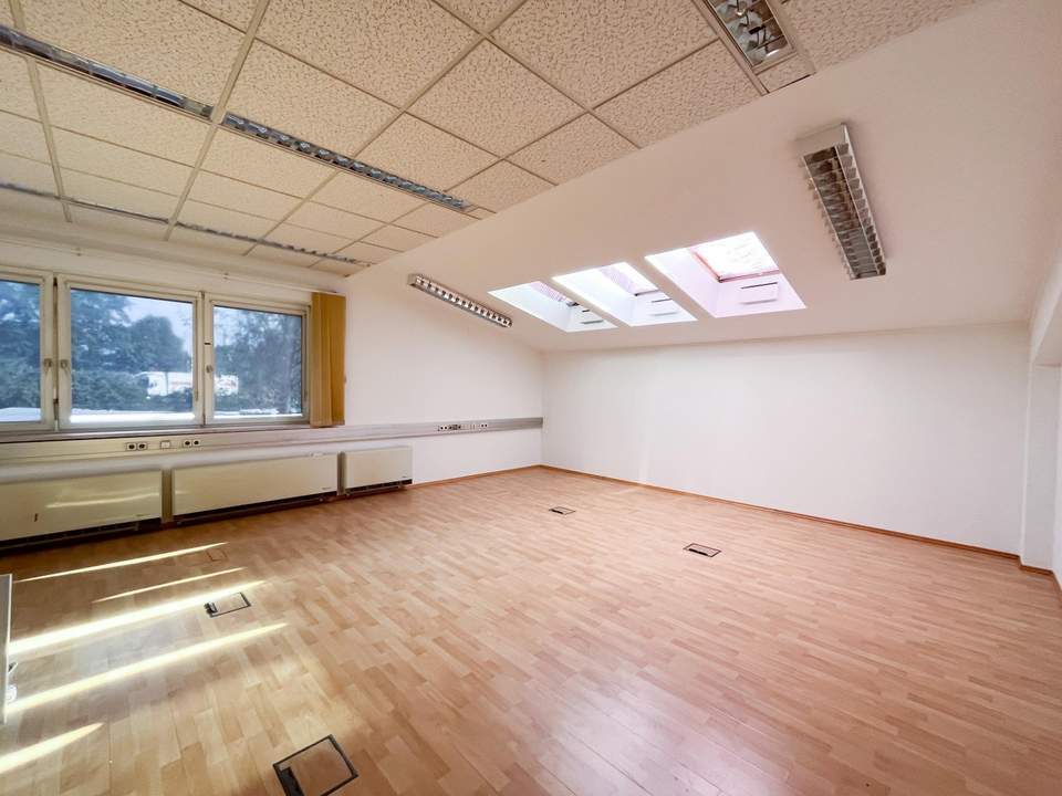 Attraktives Büro mit Archiv und Lagermöglichkeiten in Salzburg nähe Bergheim