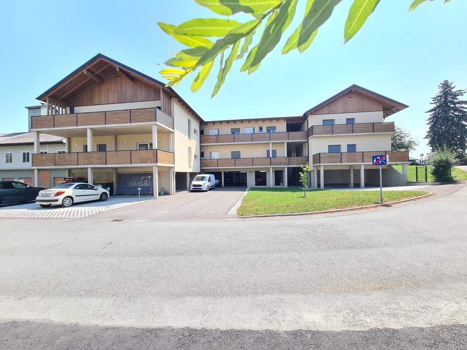 Neuwertige Zweizimmerwohnung im 1 OG mit großem Balkon in guter Lage an einer Seitengasse