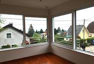 LICHTDURCHFLUTETES FREISTEHENDES HAUS AM HEUBERG MIT GARTEN UND FERNBLICK